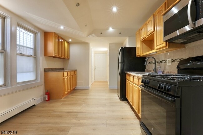 Building Photo - 859 Lafayette St