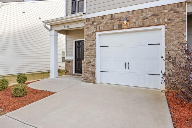 Building Photo - 5438 Thrasher Ln