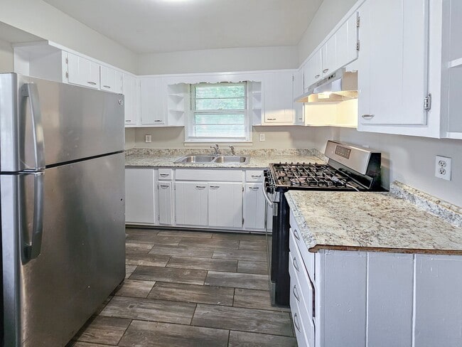 Building Photo - 4-Bedroom Ranch in the Heart of Atlanta – ...