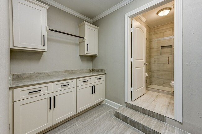 Building Photo - 4Bed/ 2Bath Gorgeous Home!