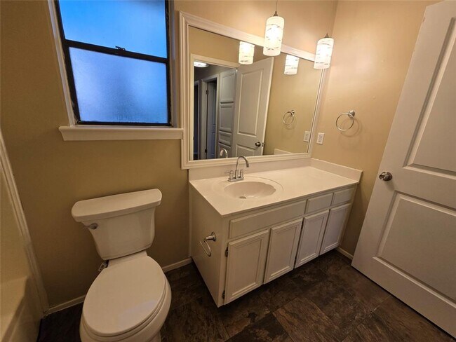 Building Photo - 604 Quail Creek Dr