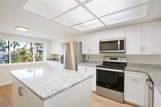Building Photo - 150 Marina Del Rey Ct