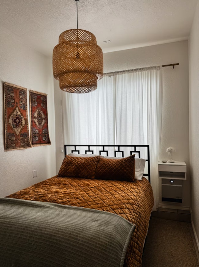 Building Photo - Beautifully Remodeled 2 Bed/1.5 Bath on .4...