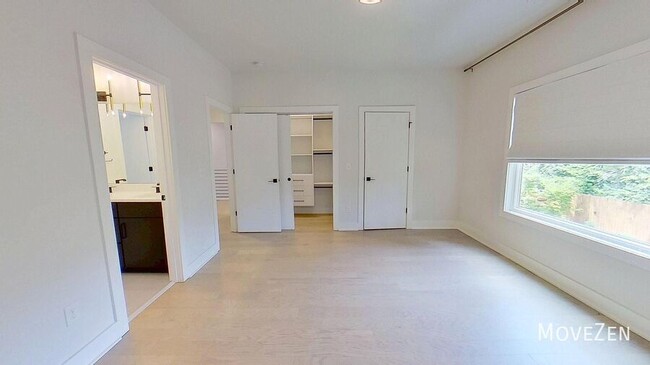 Building Photo - 5018 Double Lakes Dr