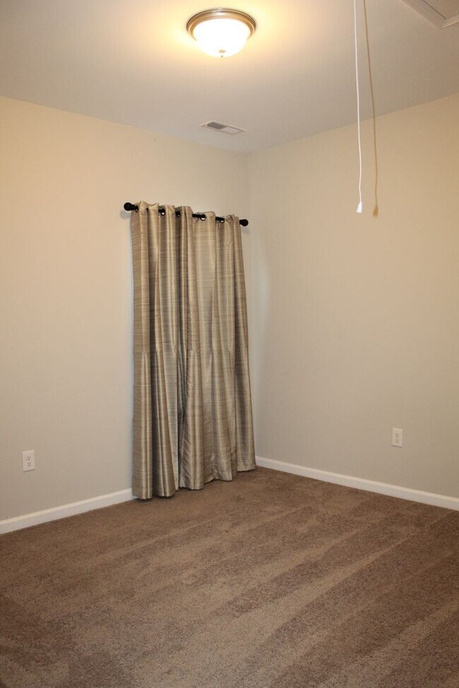 Building Photo - 321 Settlers Pointe Dr