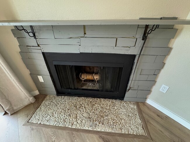 Building Photo - Downtown Poulsbo water view condo...comple...