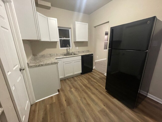 Building Photo - One Bedroom One Stall Detached Garage