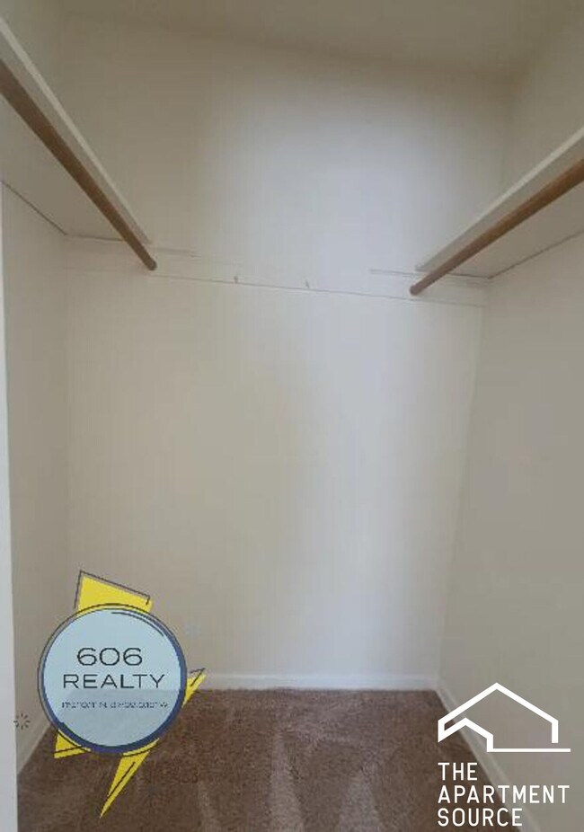 Building Photo - 1039 College Ave