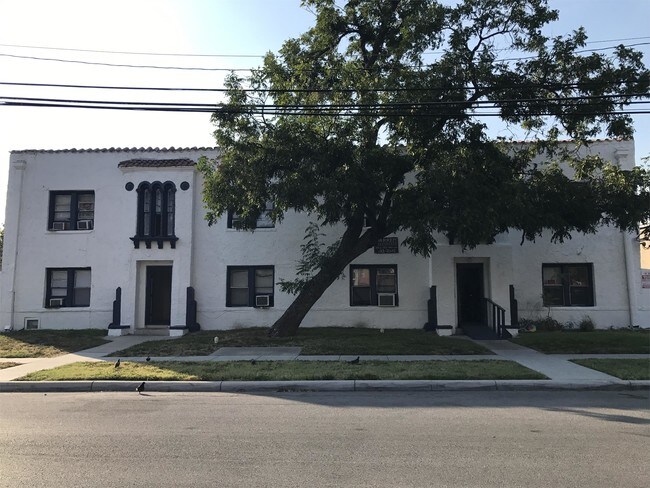 Primary Photo - 303 Warren St