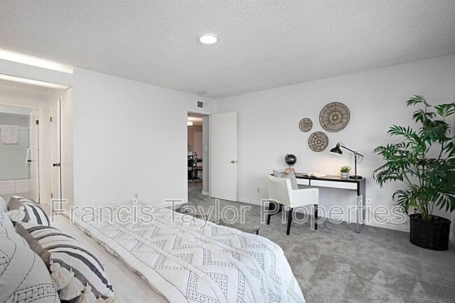 Building Photo - 912 Knoll Vista Dr
