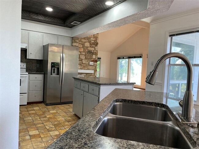 Building Photo - 5802 Longhorn Landing