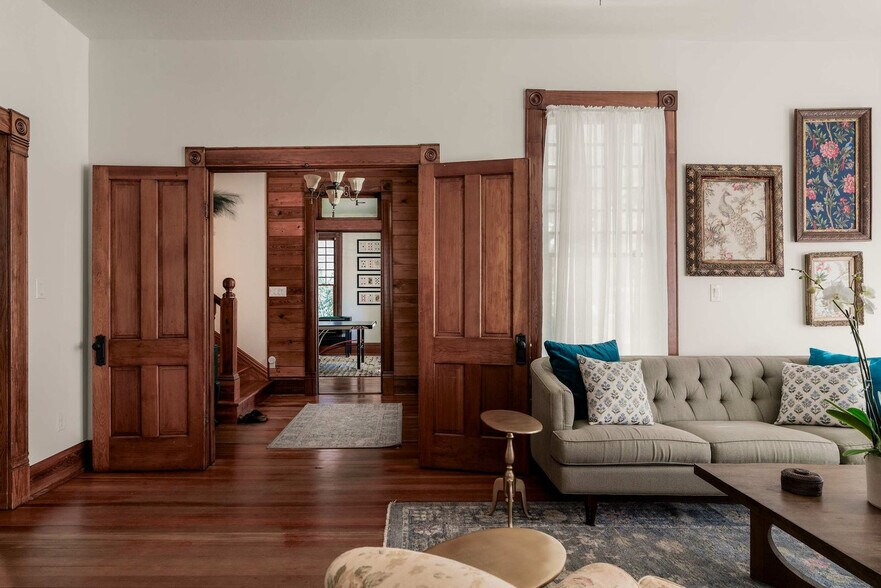 Building Photo - 1116 W 10th St