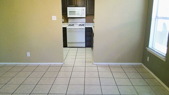 Building Photo - Gorgeous Single Level Westside Home With R...