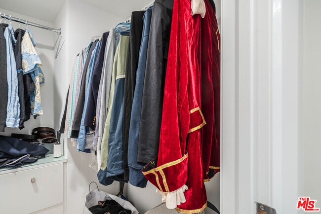 Building Photo - 17083 Palisades Cir