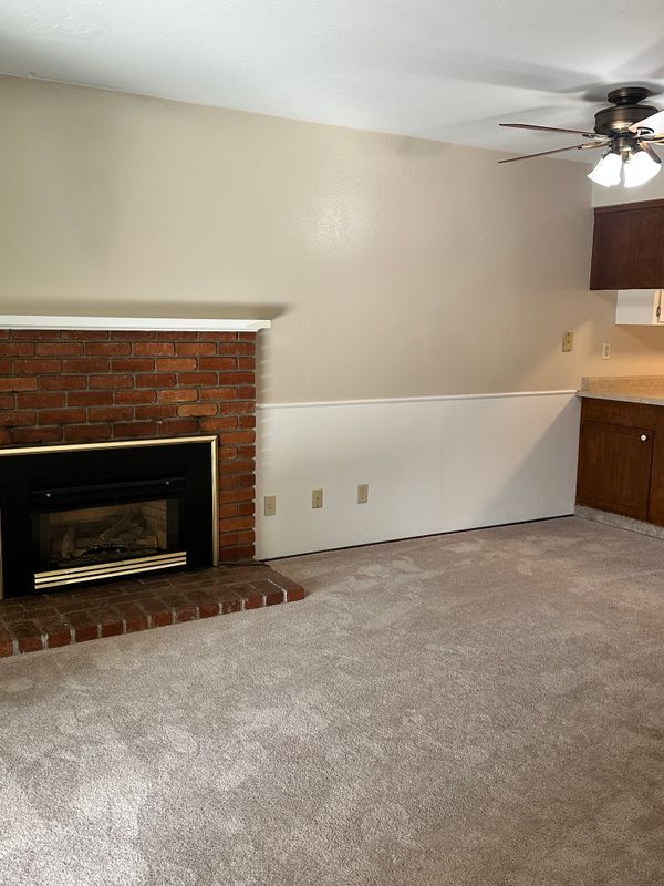 Building Photo - 715 Caliente Ave