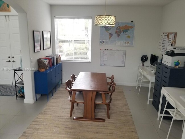 Building Photo - 4719 NW 96th Pl