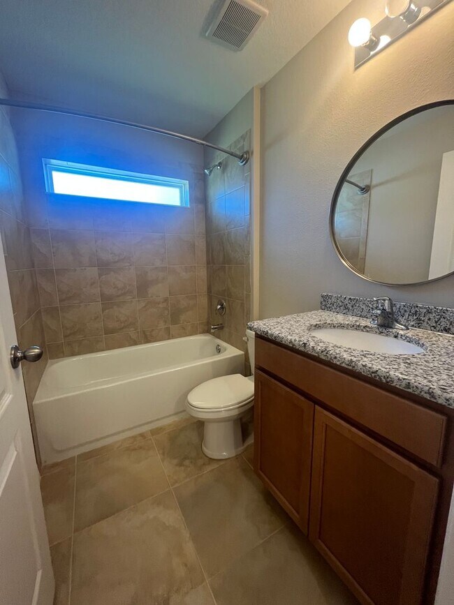 Building Photo - Newer Home with Fenced in Yard!!