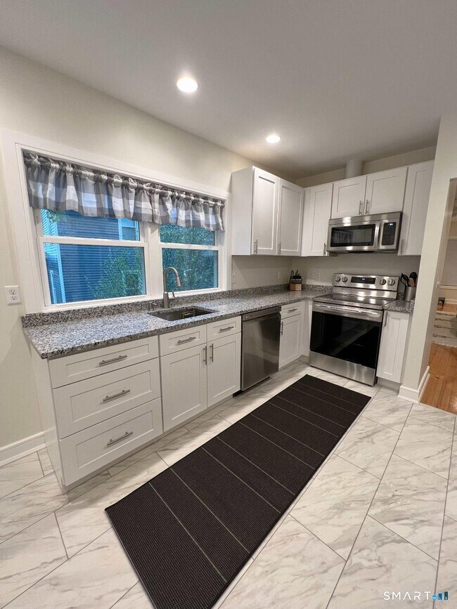 Building Photo - 16 Wilton Ave