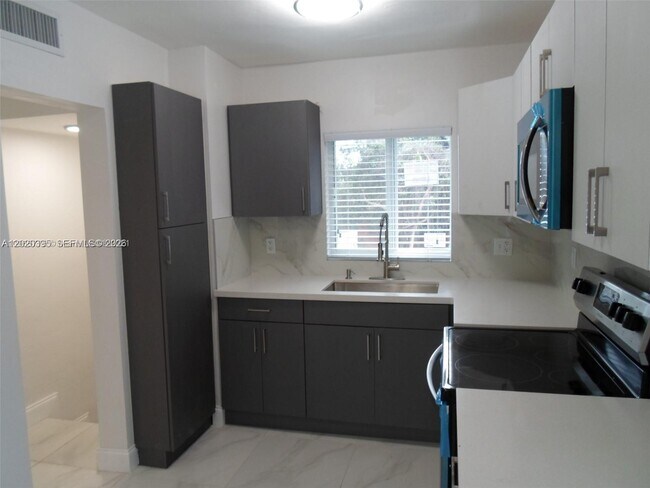 Building Photo - 354 NW 59th Terrace