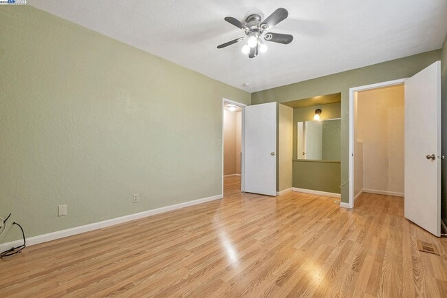 Building Photo - 2141 Swan Ct