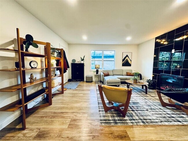 Building Photo - 275 Winding River Dr