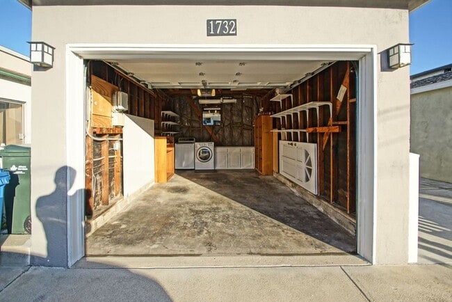 Building Photo - BEAUTIFULLY REMODELED, REDONDO HILLS HOME ...