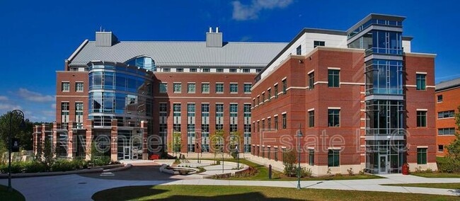 Building Photo - 330 Valley St