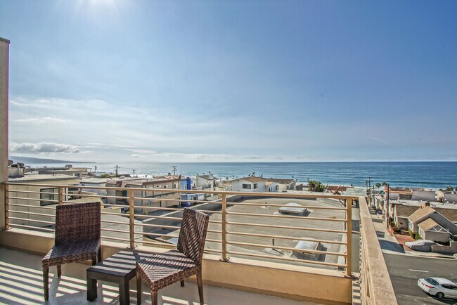 Building Photo - 308 Gull St