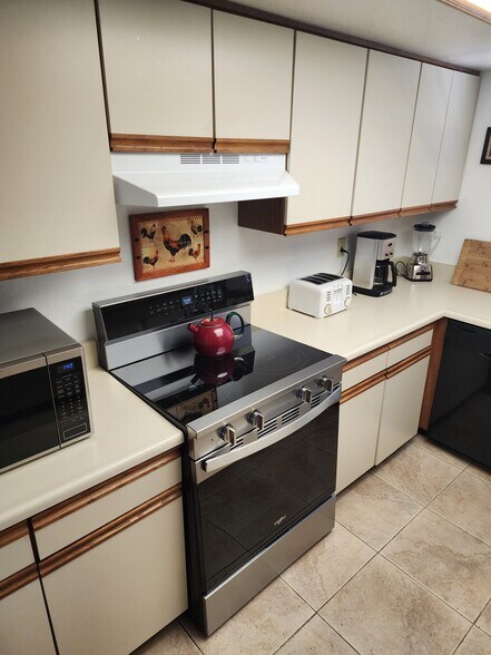 Building Photo - 500 S Farrell Dr