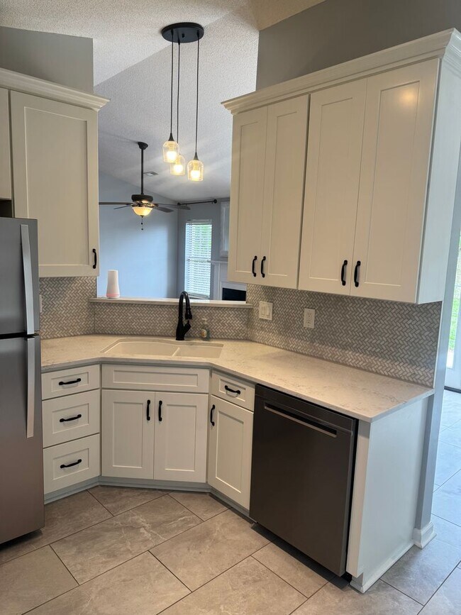 Building Photo - Knoxville 37918 - Beautiful 3 bedroom, 2 bath home in the heart of Powell - Contact Lisa Vineyard...