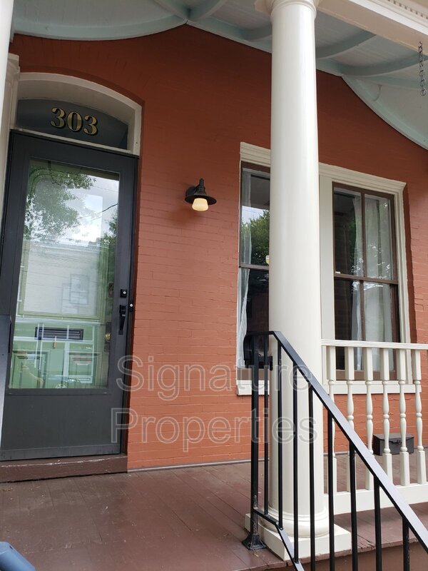 Building Photo - 303 W Clay St