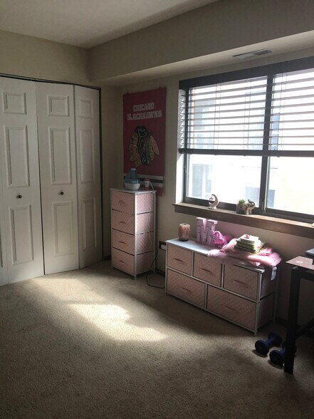 Building Photo - 603 S River Rd