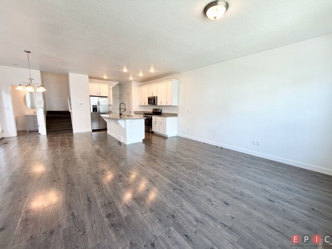 Building Photo - Beautiful Home in Lehi
