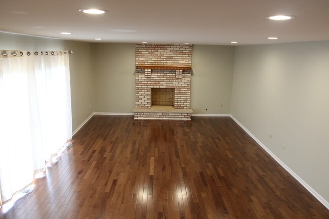 Building Photo - 7810 Brookside Glen Dr