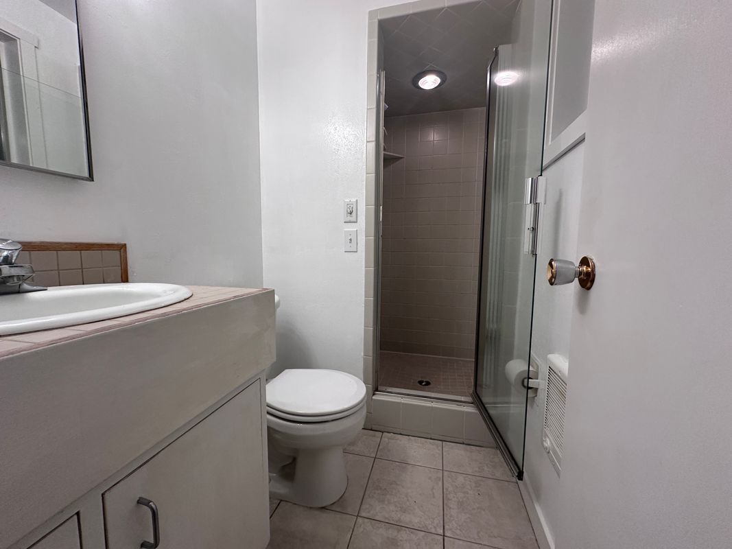 Building Photo - 610 Spencer Ct