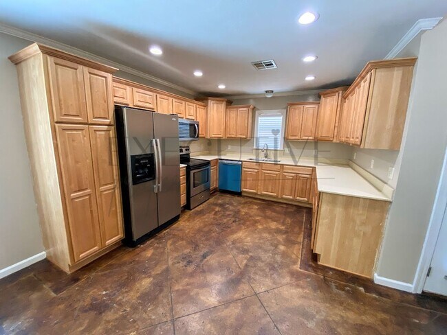 Building Photo - 3BR/2BA Home with Attached Garage & Fenced Backyard in an Established Lake Charles Neighborhood