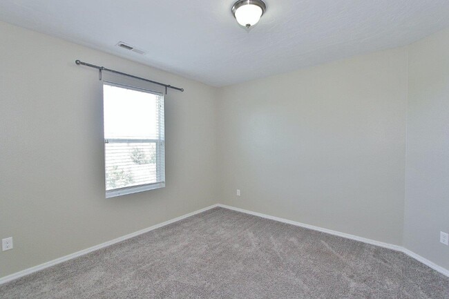Building Photo - 769 S Beaver Creek Way