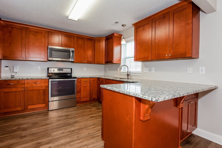 Building Photo - 4941 Hopewood Ln
