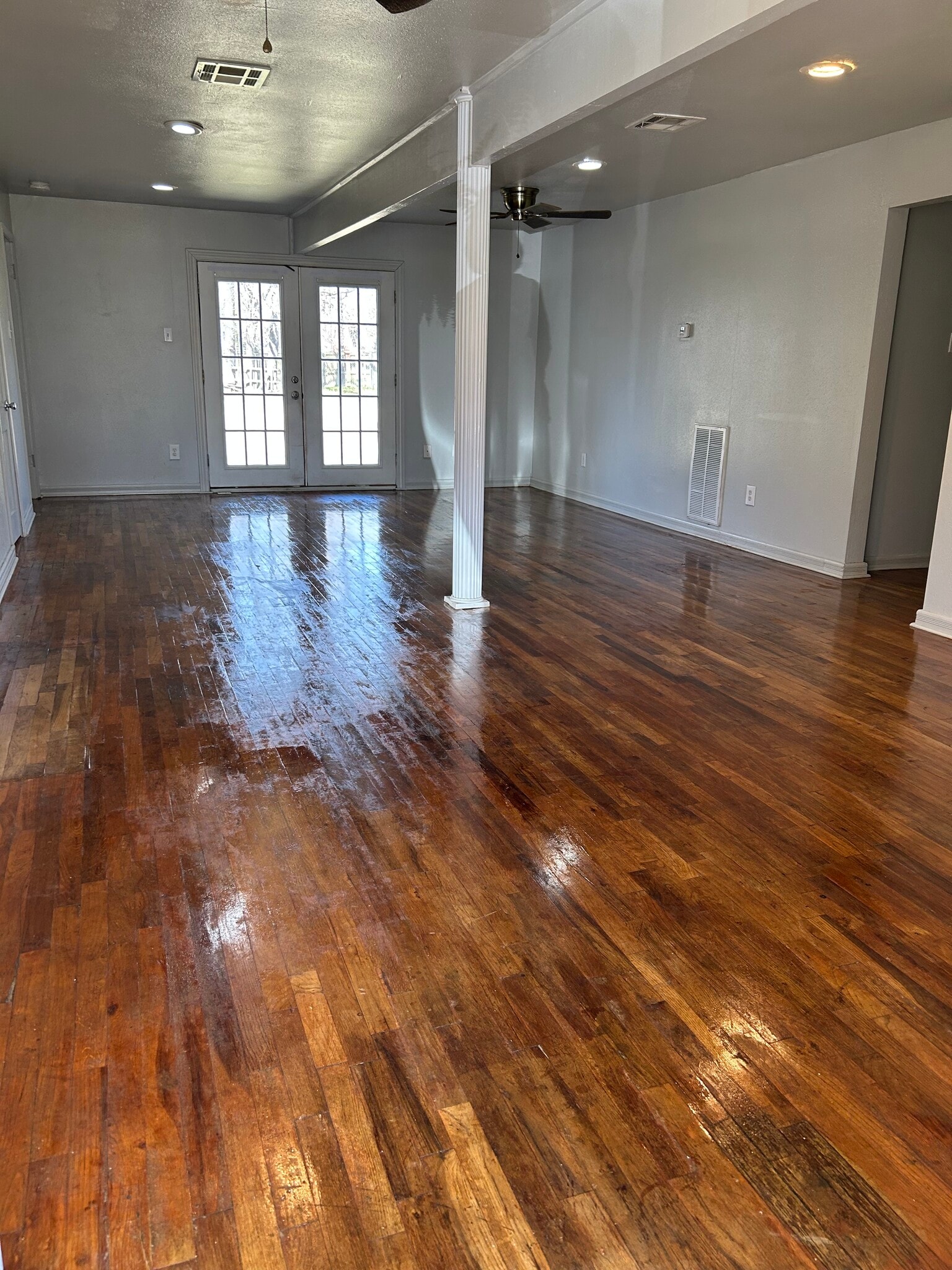 Large open living/dining area - 505 E Pine St