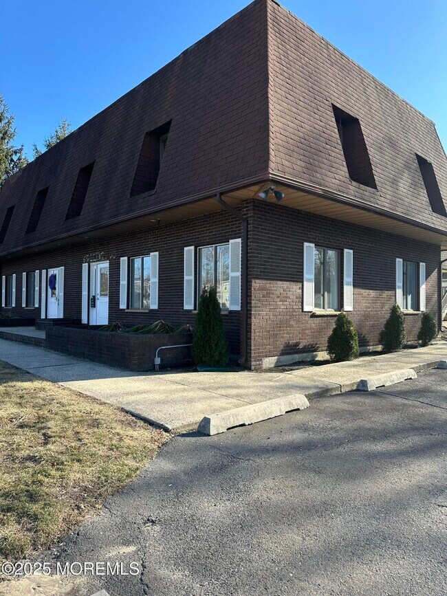 Building Photo - 77 Memorial Pkwy