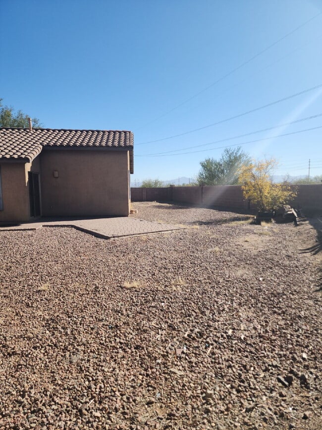 Building Photo - "Charming 3-Bedroom Oasis in Sahuarita - Spacious Living Awaits!"