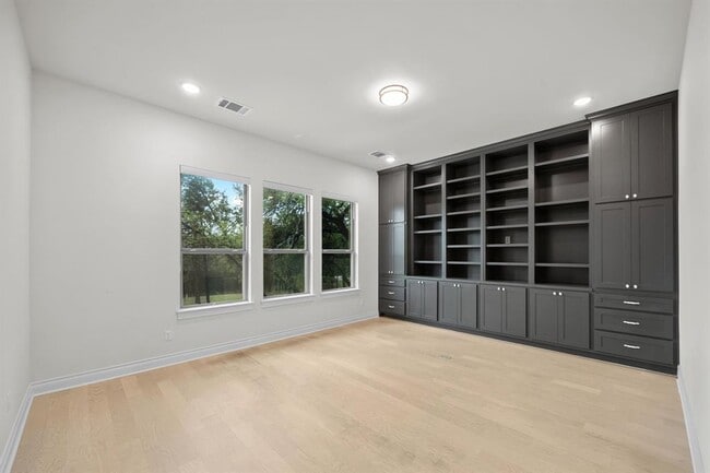 Building Photo - 116 Stardusty