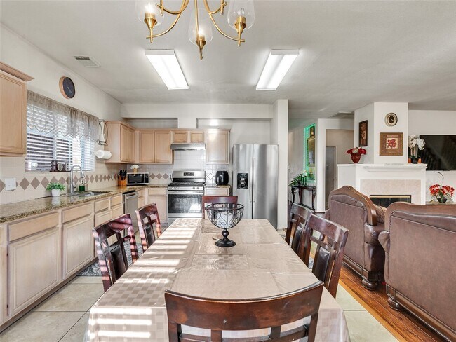 Building Photo - 5514 Gatesprings Ln