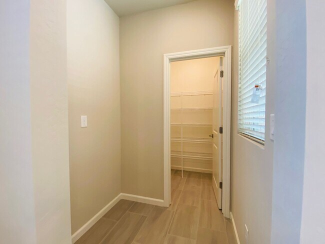 Building Photo - COMING SOON! $2,750 Ashlan & Highland, 4 B...