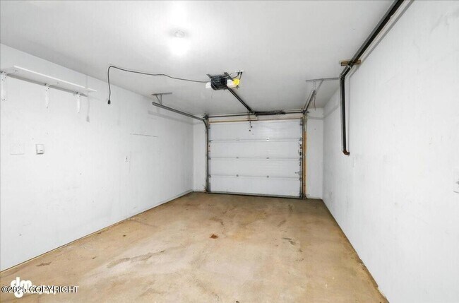 Building Photo - 1115 Spring Dr