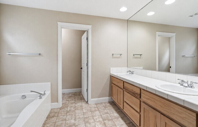 Building Photo - 17318 SW Galewood Dr