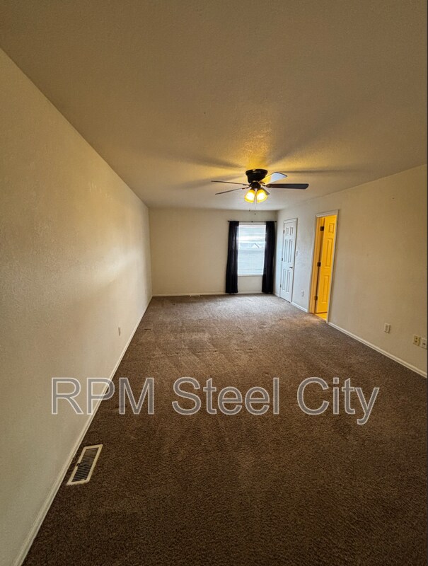 Building Photo - 351-353 W Song Sparrow Dr