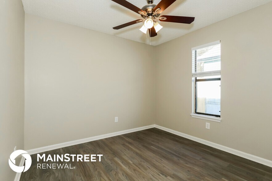 Building Photo - 1852 Manitoba Ct N