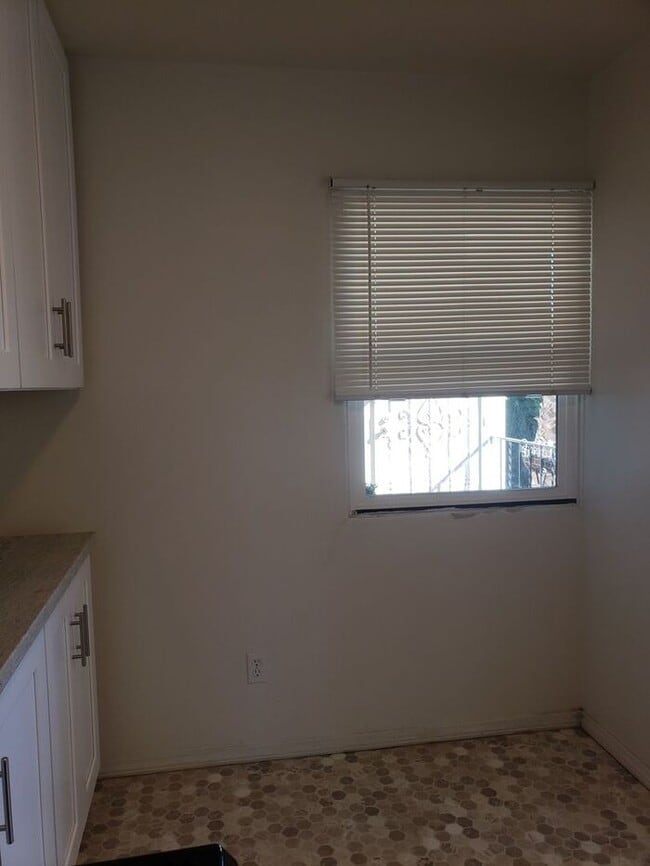 Building Photo - Normal Heights 1bdr!