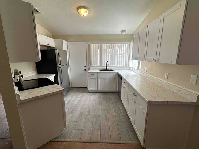 Building Photo - 2540 W Falbrook Way